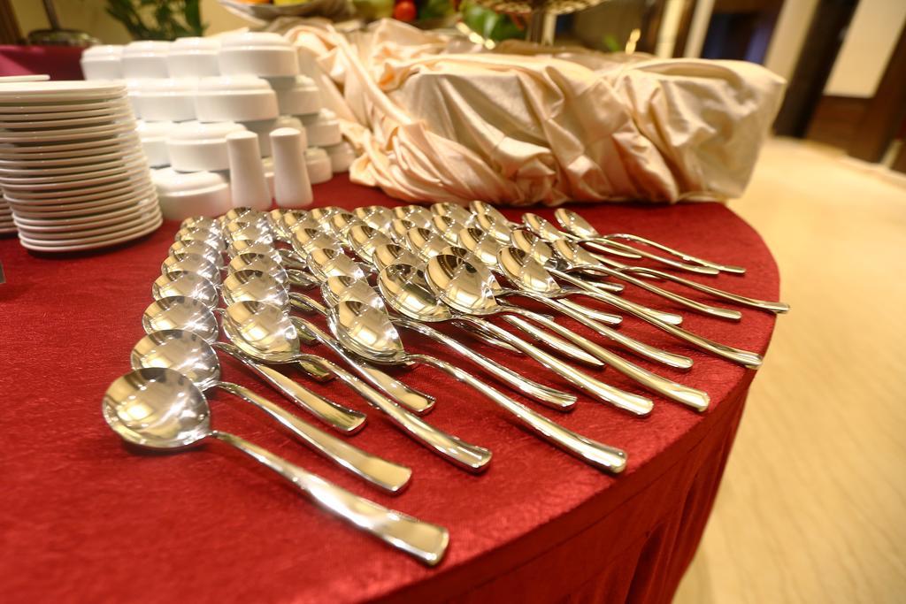 Grand Serenaa Hotel & Resorts, Ауровил Екстериор снимка