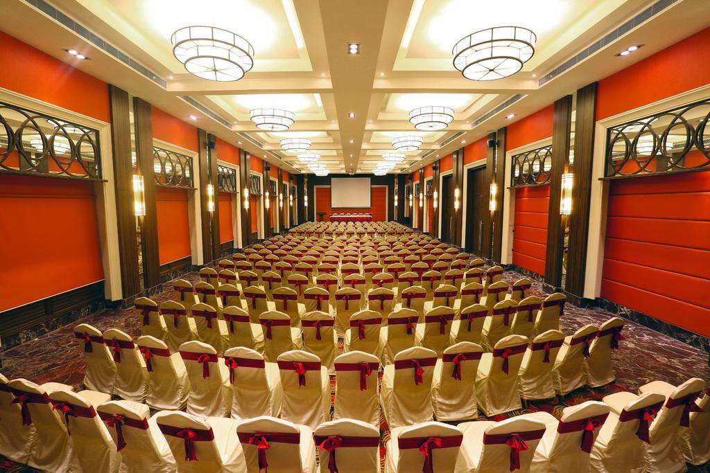 Grand Serenaa Hotel & Resorts, Ауровил Екстериор снимка