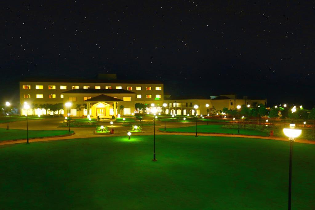 Grand Serenaa Hotel & Resorts, Ауровил Екстериор снимка