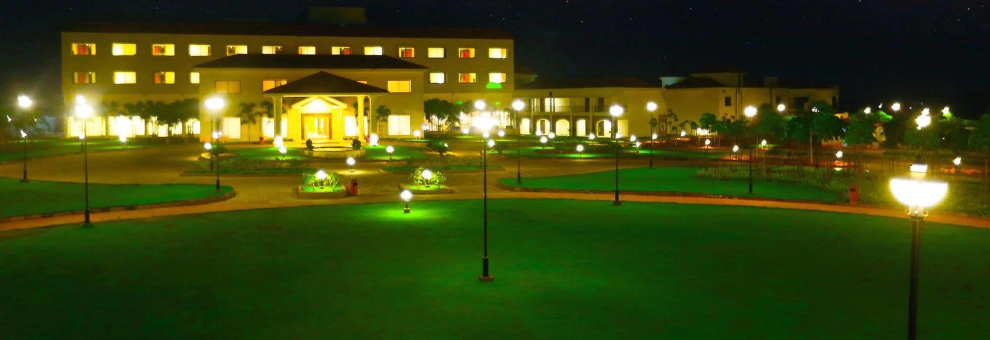 Grand Serenaa Hotel & Resorts, Ауровил Екстериор снимка