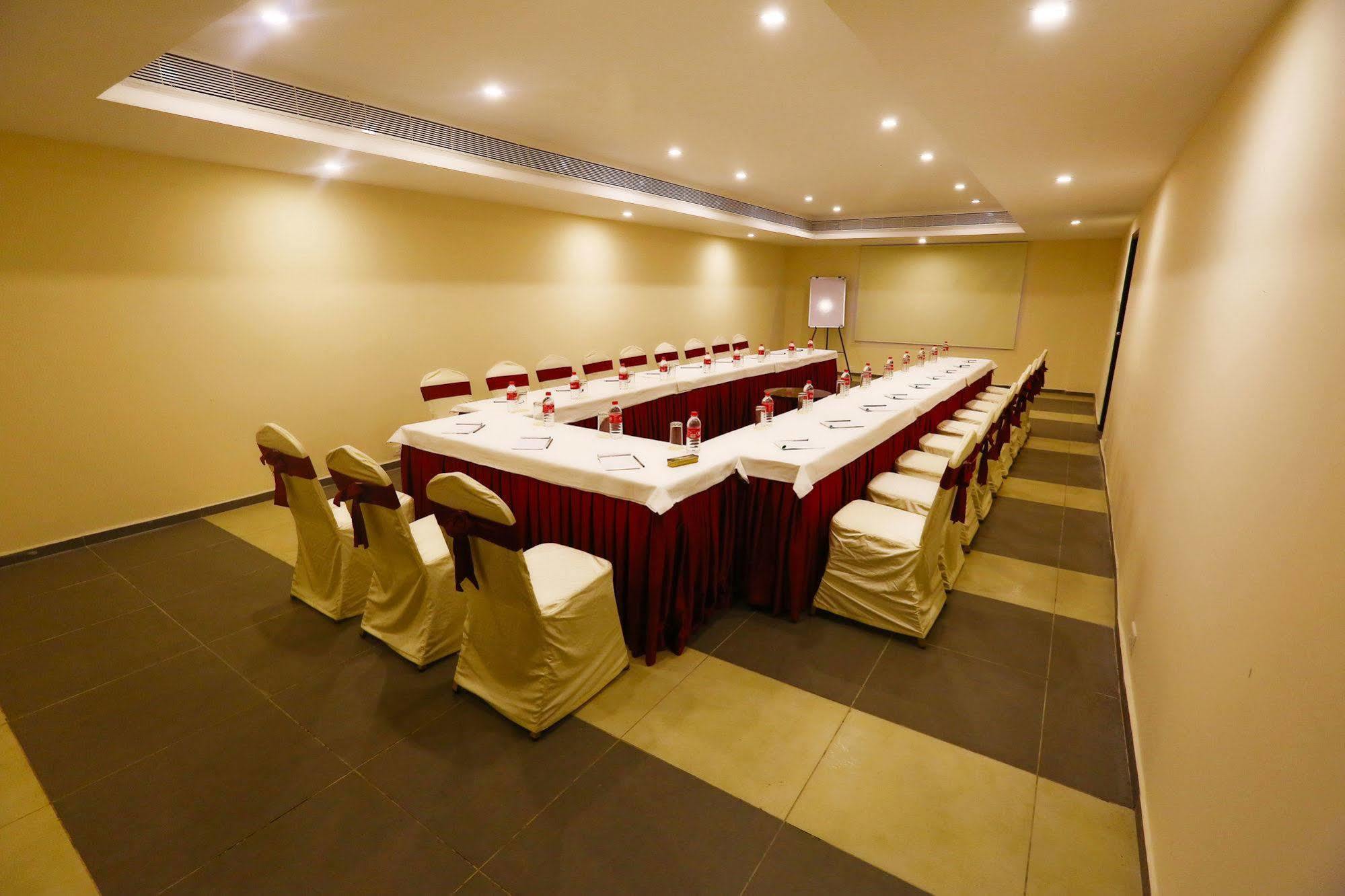 Grand Serenaa Hotel & Resorts, Ауровил Екстериор снимка
