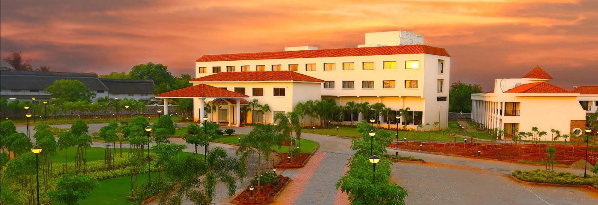 Grand Serenaa Hotel & Resorts, Ауровил Екстериор снимка